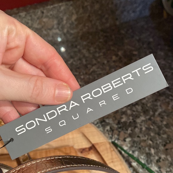 💕🌟Sondra Roberts Crocodile Textured Crossbody, Metallic Rose Gold - Picture 14 of 16